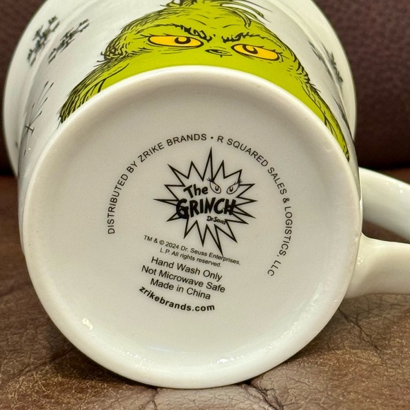 Peeking Grinch with Snowflakes Ceramic Christmas Mug - Picture 9 of 9